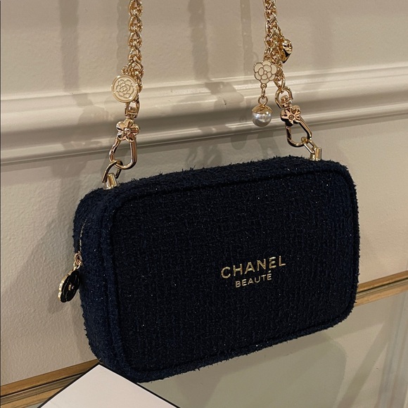 Chanel Tweed Navy Cosmetics Bag with Charm Gold Chain - Picture 3 of 15